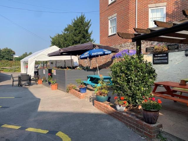 The Crown In Bed and Breakfast Fordingbridge Esterno foto