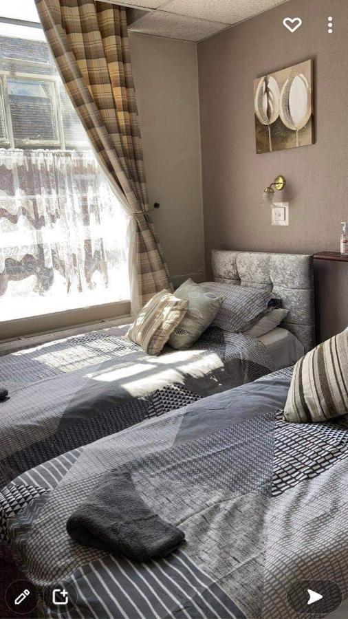 The Crown In Bed and Breakfast Fordingbridge Esterno foto