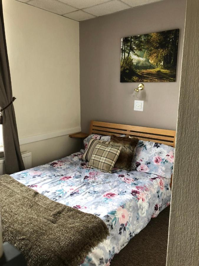 The Crown In Bed and Breakfast Fordingbridge Esterno foto